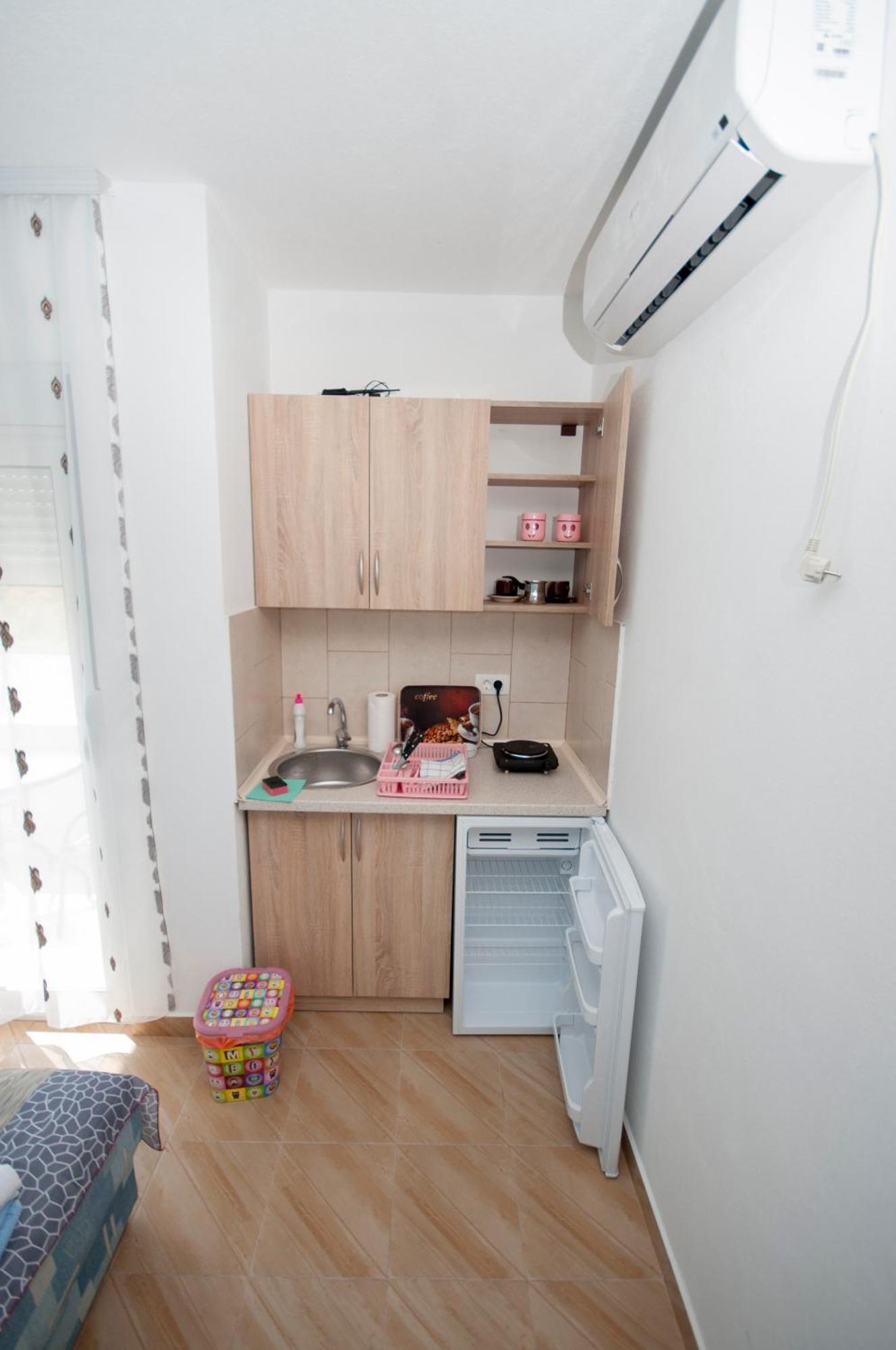 Studio Apartments Tea Сутоморе Екстериор снимка