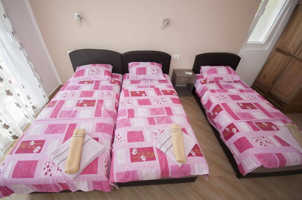 Studio Apartments Tea Сутоморе Екстериор снимка